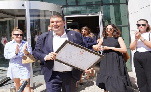Mazbatasını alan Başkan Yetişkin'e çifte kutlama