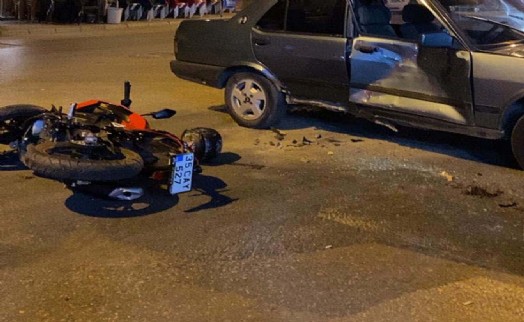 Ödemiş'te otomobille çarpışan motosikletli ağır yaralandı