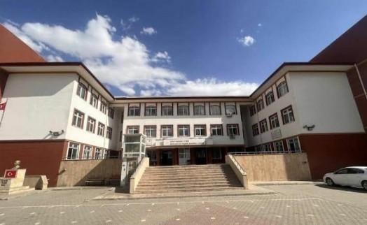 Okul müdürü, 'çocuğun cinsel istismarı' suçundan tutuklandı