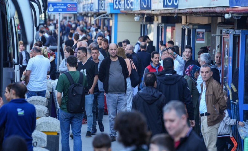 Otogar ve havalimanlarında bayram tatili yoğunluğu