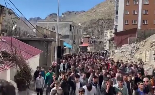Şırnak Uludere'de seçim sonuçlarına itiraz için halk yürüdü