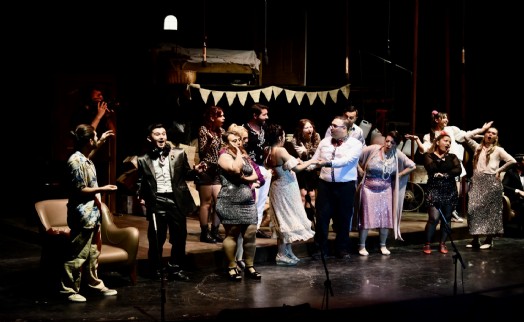 ‘5 Dakikada Ünlü' ilk gösterimini Aliağa'da yaptı