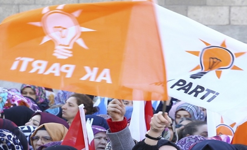 AK Parti Bayraklı Meclis Grubunda büyük çatlak; Hakaretler havada uçuştu!