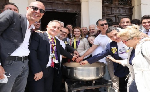 Başkan Mutlu, İzmir Atatürk Lisesi'nin Pilav Günü'ne katıldı