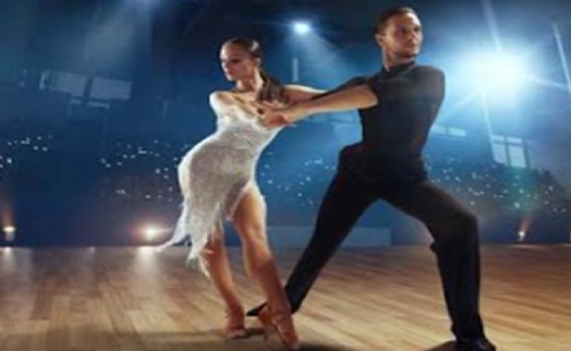 Bornova'da kursiyerler sahneye çıkıyor