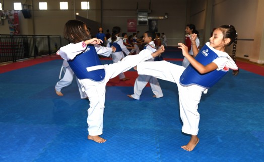 Çiğli Belediyesi'nin Yaz Spor Okulu kayıtları başlıyor