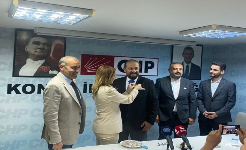 DEVA'dan CHP'ye 'geçiş garantisi': Konak adayına Konak belediye başkanı rozet taktı