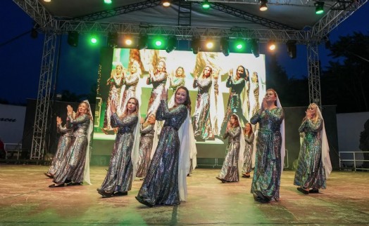 Gaziemir'de halk dansları şöleni