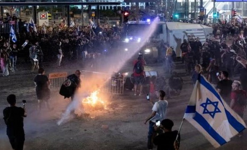 İsrailliler, Netanyahu'ya karşı sokakta: Polis ve protestocular arasında arbede çıktı