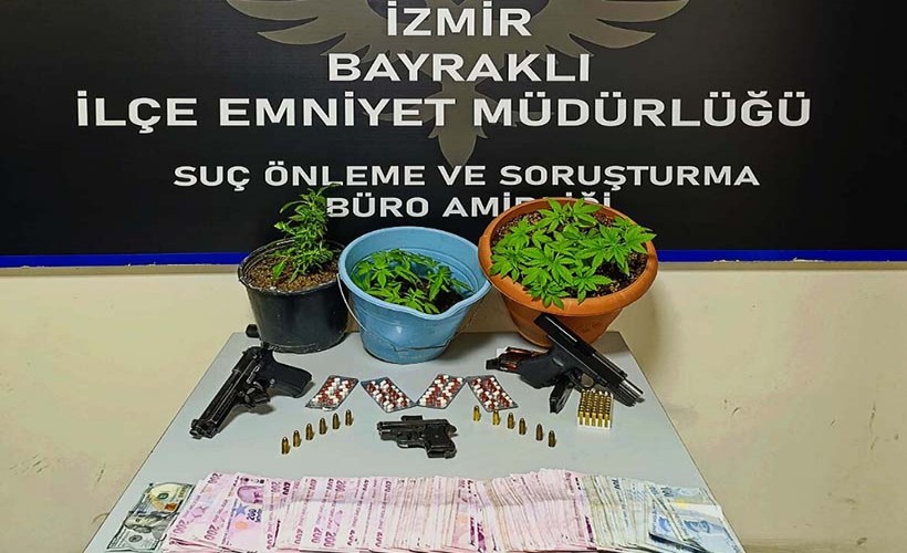 İzmir'de evinde silah ve uyuşturucuyla yakalanan şüpheli gözaltına alındı