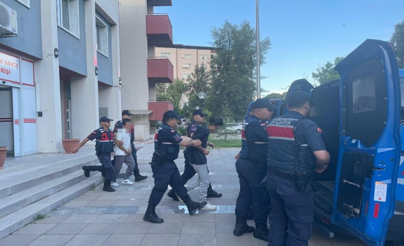 İzmir'den Aydın'a otomobille uyuşturucu ticaretine 3 tutuklama