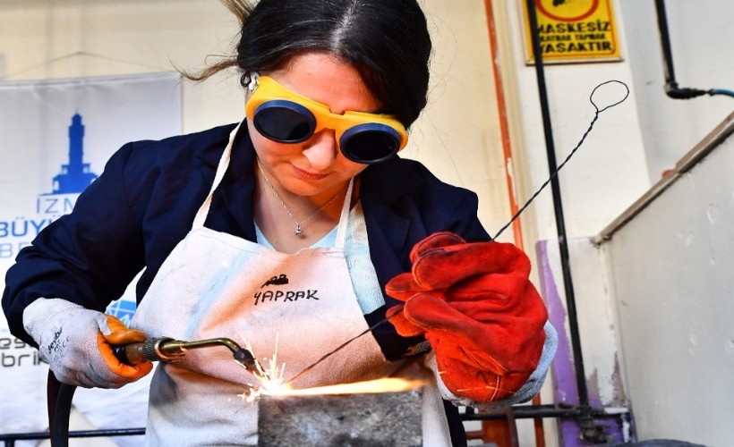 Meslek Fabrikası, kadın oksijen kaynakçıları yetiştiriyor: Kadın kaynakçılar iş başında
