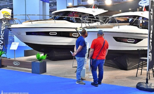 Milyonluk tekneler İzmir'de vitrine çıktı