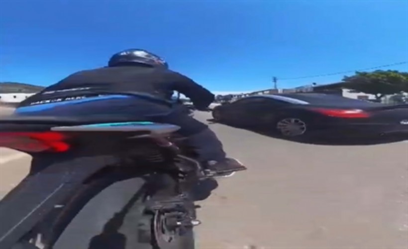 Motosiklet otomobile çarptı kaza anı kamerada