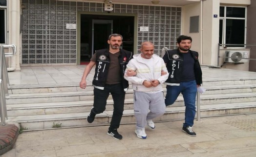 Otomobilde uyuşturucuyla yakalanıp, tutuklandı