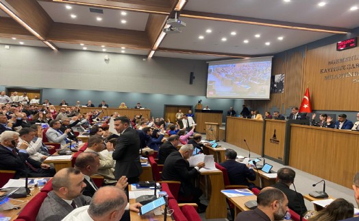 Tugay'ın 'normalleşme' hamlesi ilk meyvesini verdi: Eşrefpaşa için AK Parti'den tam destek