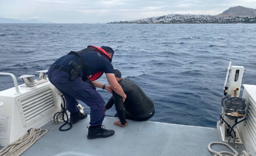 Yüzerek Yunan adasına geçmeye çalışan kaçak göçmen yakalandı