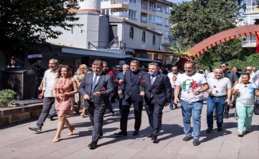 Atatürk'ün Karşıyaka Spor Kulübü'nü ziyaretinin 98'inci yıl dönümü