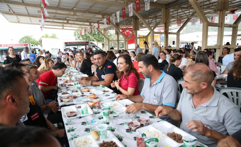 Başkan Ünsal ve yüzlerce emekçi ile bayram sofrasını paylaştı