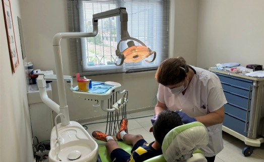 Bornova Belediyesi'nden çocuklara diş taraması