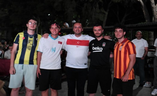 Bornova'da milli maç heyecanı