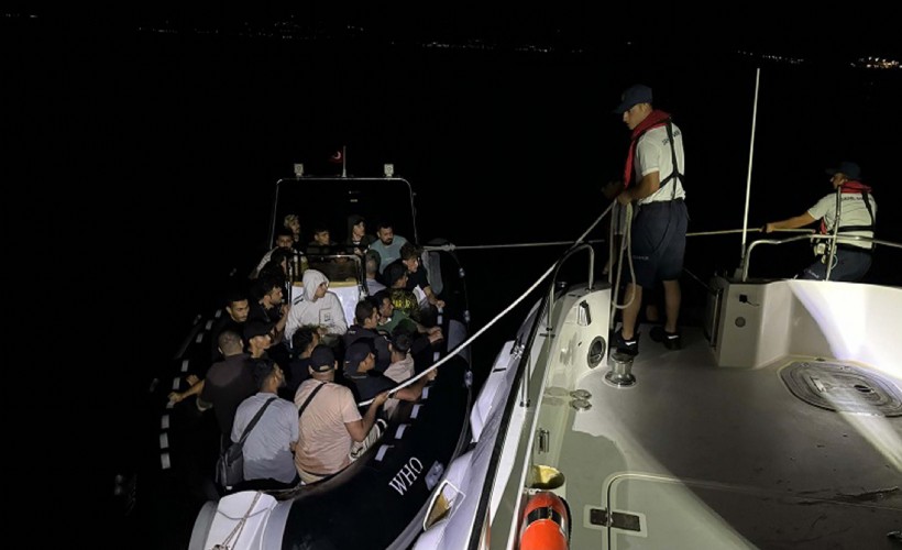 Çeşme'de 21 göçmen ve 2 göçmen kaçakçısı yakalandı