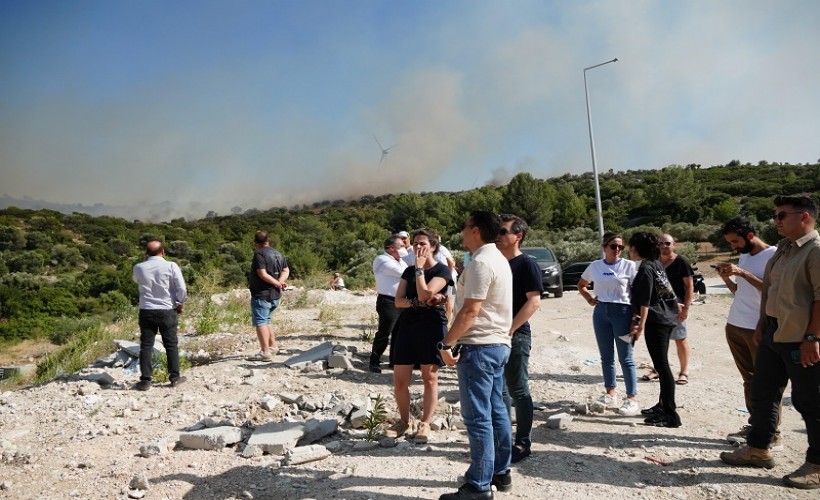 Çeşme'de makilik yangını; Başkan Denizli'den bilgilendirme