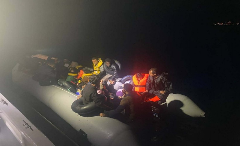 Dikili açıklarında 40 düzensiz göçmen yakalandı