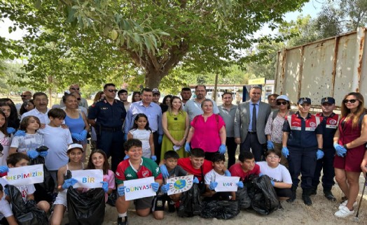 Dünya Çevre Haftası'nda Akkum plajında temizlik