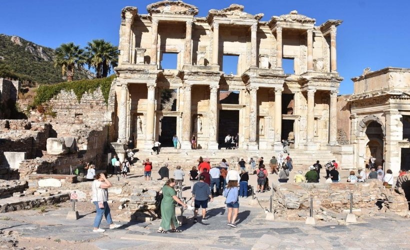 Efes Antik Kenti’ni bayramda 129 bin kişi ziyaret etti