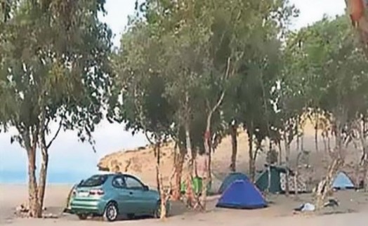 Foça'da vatandaşa meşrubatlı otopark fişi
