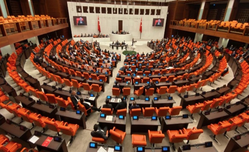 Hulusi Akar ve CHP'li vekiller Meclis'te birbirine girdi!