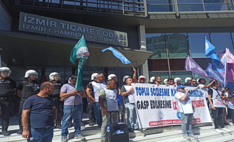 İZTO önünde bugün de memurlar eylemde; Tugay'a protesto!