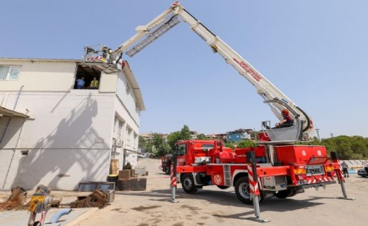İzmir İtfaiyesi'nden yangın tatbikatı
