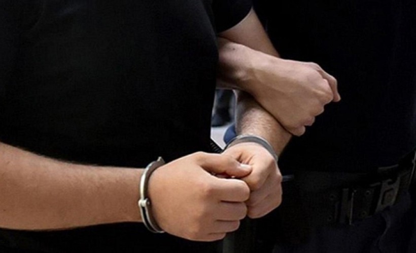 İzmir'de 33 yıl kesinleşmiş hapis cezasıyla aranan firari yakalandı