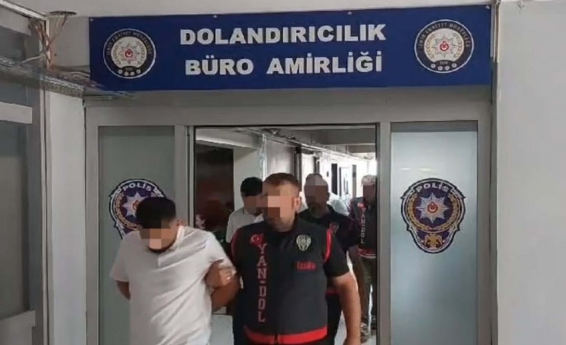 İzmir'de kendilerini polis-savcı diye tanıtıp dolandıran 3 kişi yakalandı