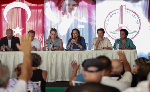 Karşıyaka'da 'demokrasi buluşmaları': Başkan Ünsal vatandaşların talepleri dinledi
