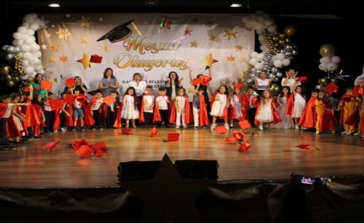 Karşıyaka'nın anaokullarını yıl sonu coşkusu sardı