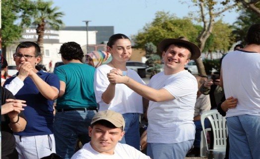 Karşıyaka'nın engel tanımayan gençlerinden renkli gösteriler