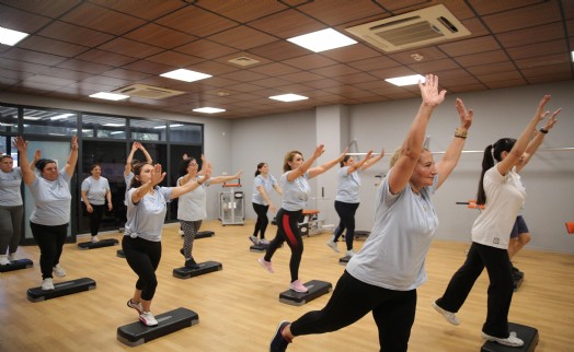 Konak'ta her yaşa ayrı bir spor etkinliği var