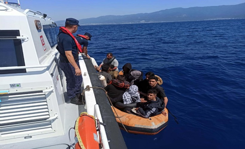 Kuşadası'nda Yunan unsurlarınca geri itilen 10 kaçak göçmen kurtarıldı