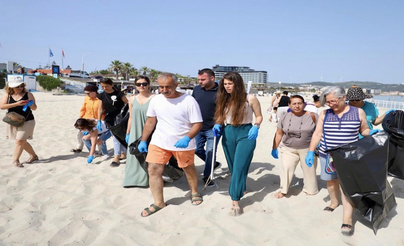 Lal Denizli Ilıca Halk Plajı’ndaki kıyı temizliğine katıldı: Temiz bir çevre hepimizin sorumluluğu