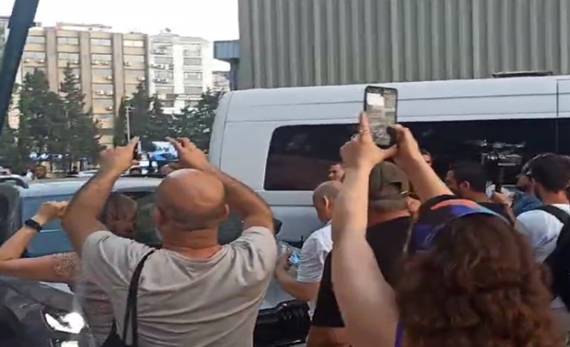 Memurlar CHP Grup Başkan Vekili Yıldır'ın arabasının önünü kesti