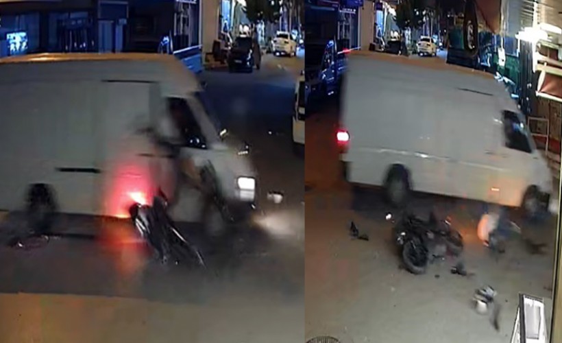 Minibüse çarpan motosikletin sürücüsü yaralandı; kaza anı kamerada