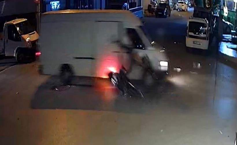 Minibüse çarpan motosikletin sürücüsü yaşam mücadelesini kaybetti