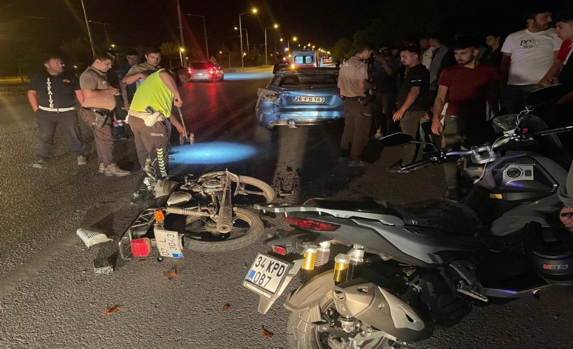 Otomobille motosiklet çarpıştı: 1 ölü