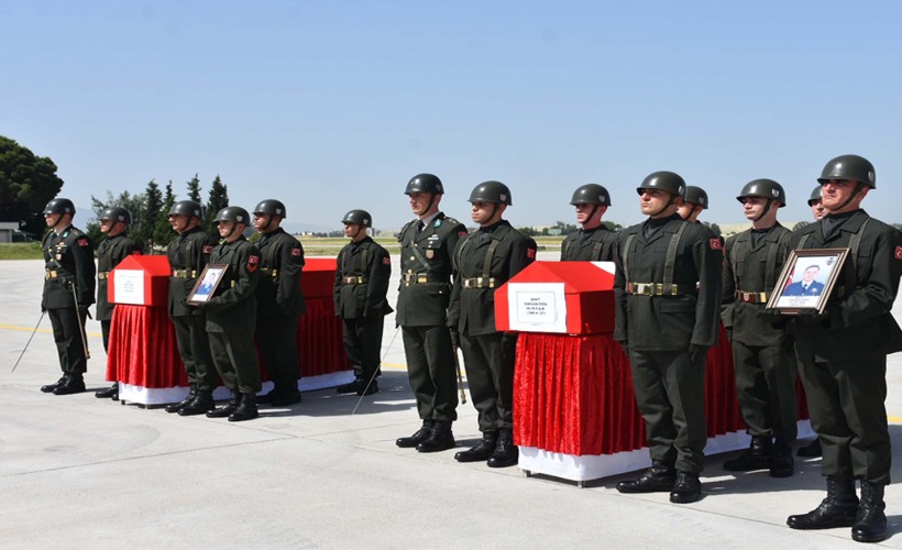Şehit pilotlar için İzmir'de de askeri tören
