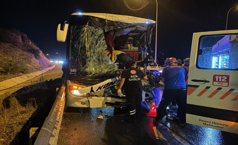 Yolcu otobüsü ile TIR çarpıştı: 14 yaralı