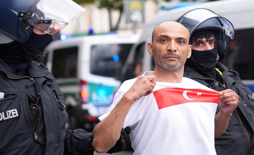Berlin'de Türk taraftarlara gözaltı