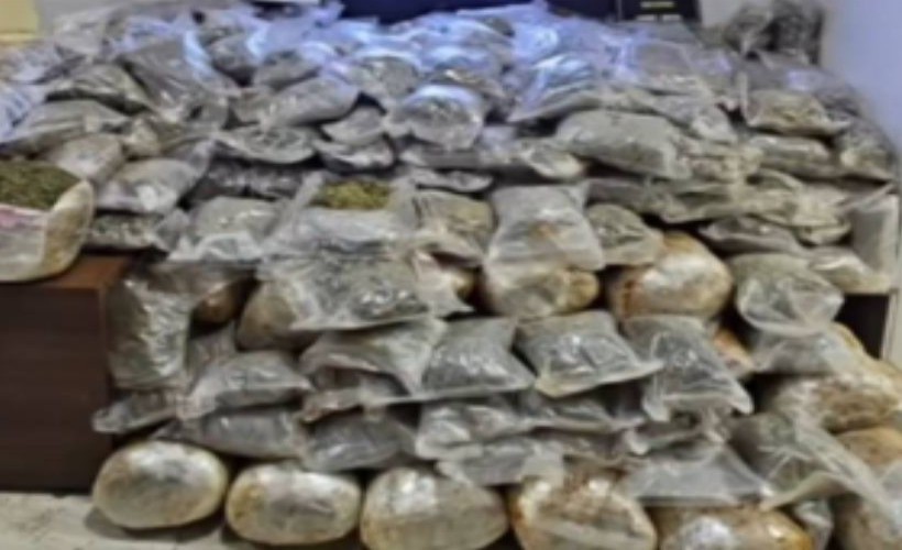 İzmir'de 'narkoçelik' operasyonu: Binlerce kilo uyuşturucu ve yüz binlerce hap ele geçirildi